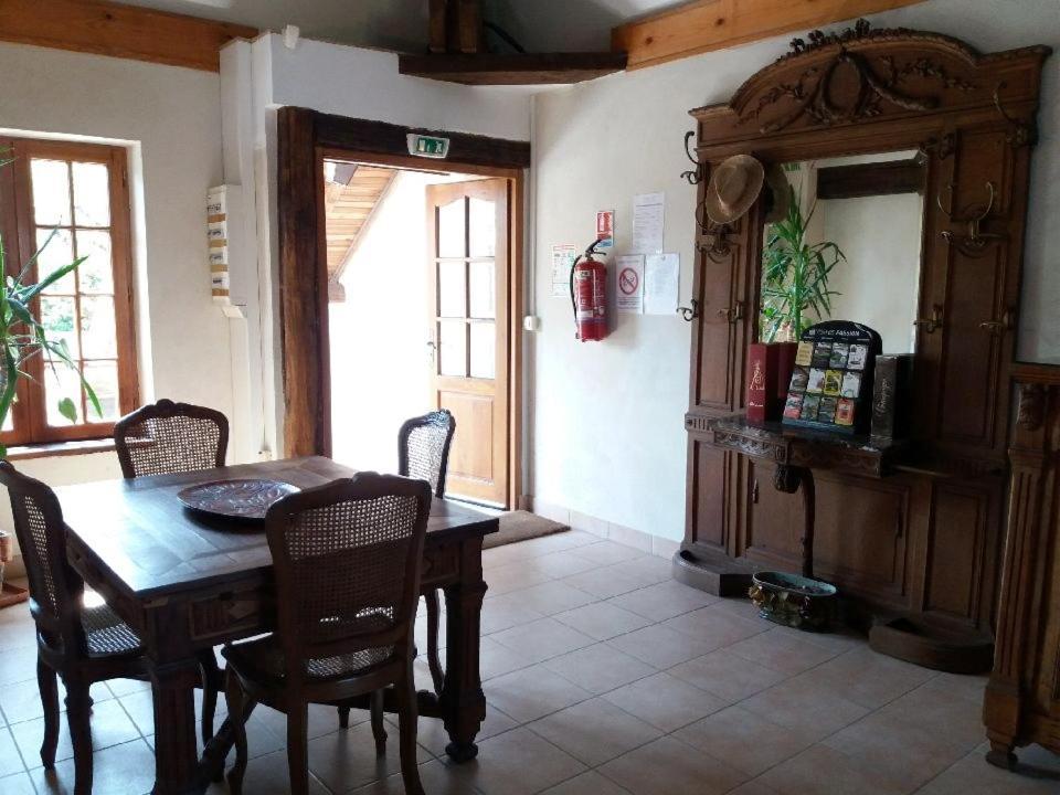 Le Domaine Du Cellier Bed & Breakfast Sézanne Eksteriør bilde